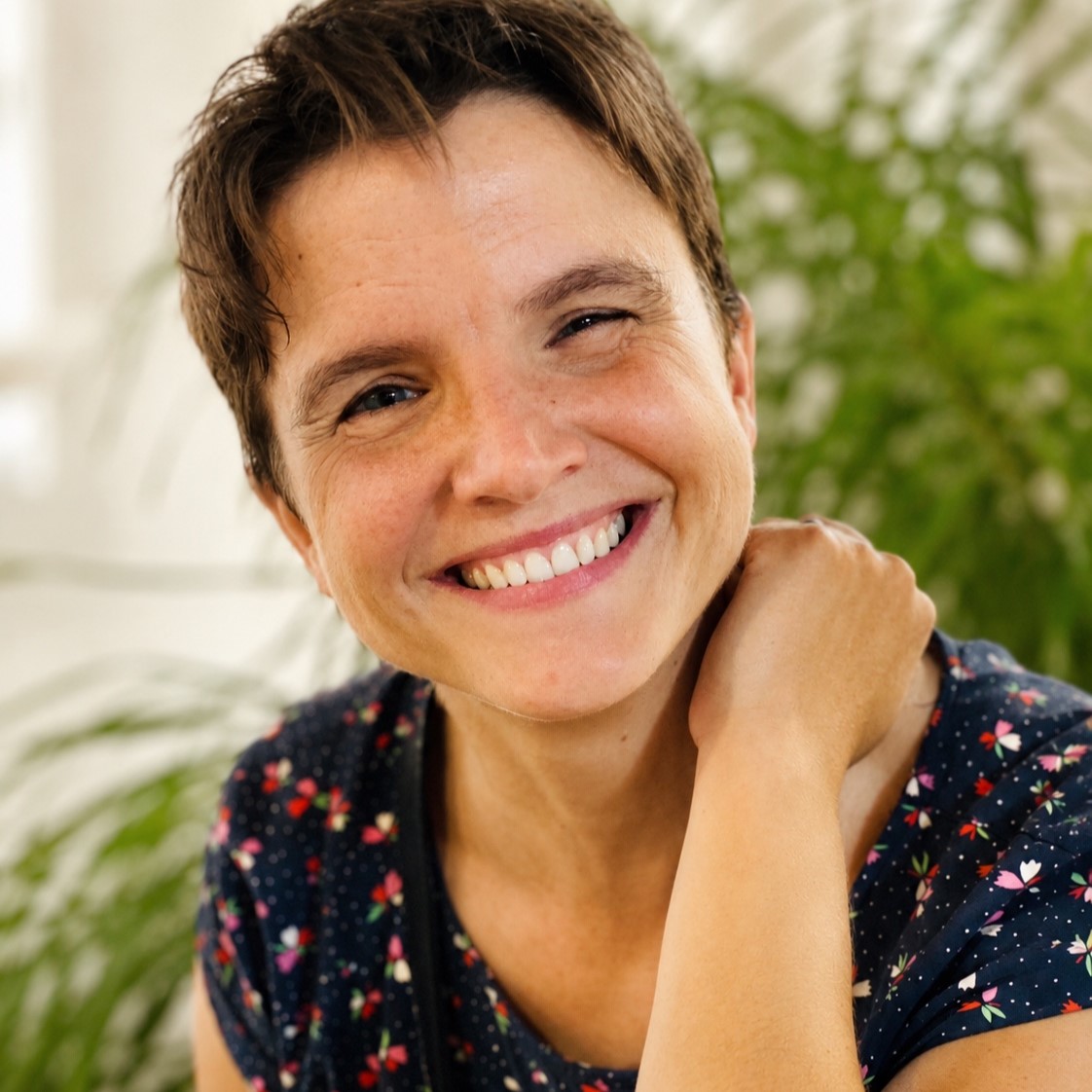 Britta Stürmer an der Rezeption der Zahnarztpraxis Dr. Göllner